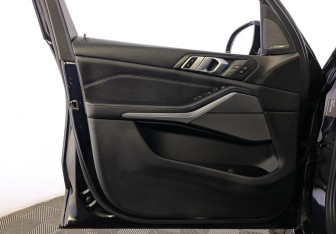 Подержанный автомобиль BMW X5 2020 года (19 фото)