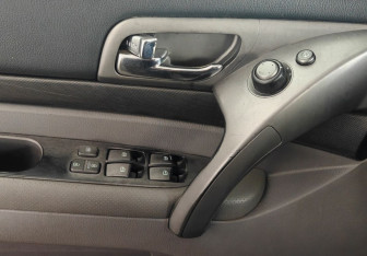 Подержанный автомобиль SsangYong Stavic 2013 года (18 фото)