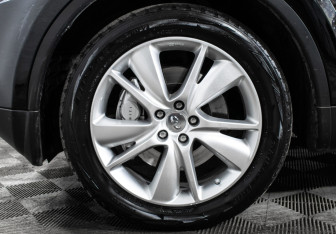 Подержанный автомобиль Infiniti QX70 2013 года (18 фото)