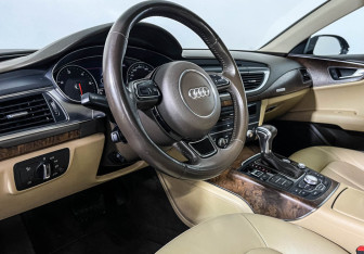 Подержанный автомобиль Audi A7 2012 года (13 фото)