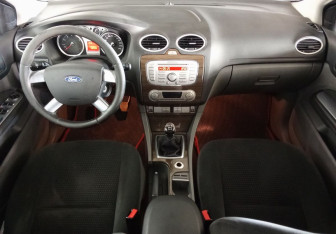 Подержанный автомобиль Ford Focus Wagon 2008 года (9 фото)