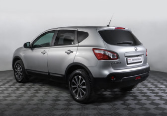 Подержанный автомобиль Nissan Qashqai 2013 года (7 фото)