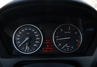 Подержанный автомобиль BMW X5 2009 года (9 фото)