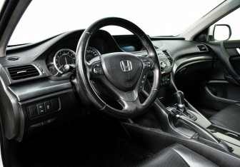 Подержанный автомобиль Honda Accord Sedan 2012 года (9 фото)