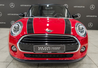 Подержанный автомобиль MINI Hatch 2020 года (2 фото)