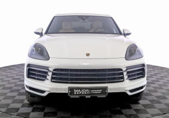 Подержанный автомобиль Porsche Cayenne 2019 года (2 фото)