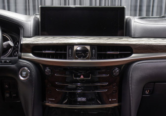 Подержанный автомобиль Lexus LX 2015 года (15 фото)