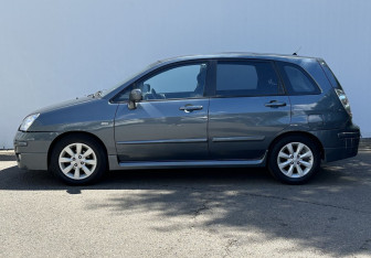 Подержанный автомобиль Suzuki Liana Wagon 2007 года (8 фото)