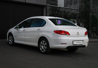 Подержанный автомобиль Peugeot 408 2014 года (6 фото)