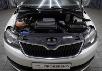 Подержанный автомобиль Skoda Rapid Liftback 2017 года (9 фото)