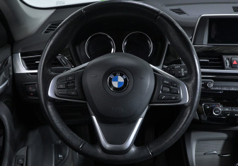 Подержанный автомобиль BMW X1 2019 года (10 фото)