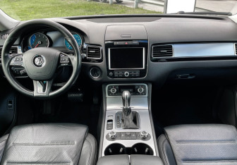 Подержанный автомобиль Volkswagen Touareg 2014 года (11 фото)