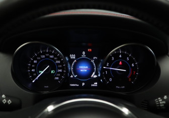 Подержанный автомобиль Jaguar F-Pace 2019 года (14 фото)