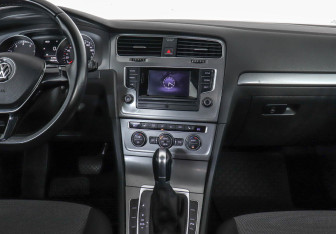 Подержанный автомобиль Volkswagen Golf Hatchback 2014 года (8 фото)
