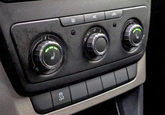 Подержанный автомобиль Skoda Yeti 2012 года (21 фото)