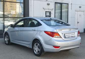 Подержанный автомобиль Hyundai Solaris Sedan 2012 года (7 фото)