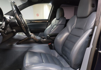 Подержанный автомобиль Porsche Cayenne 2012 года (10 фото)
