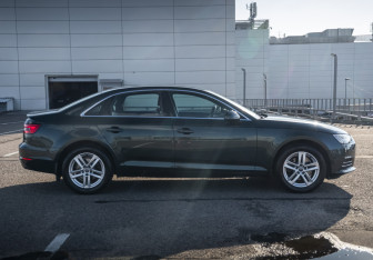Подержанный автомобиль Audi A4 Sedan 2016 года (4 фото)