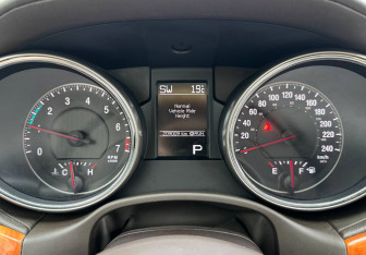 Подержанный автомобиль Jeep Grand Cherokee 2012 года (15 фото)