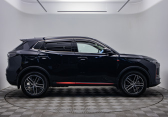 Подержанный автомобиль Changan UNI-S 2024 года (6 фото)