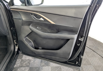 Подержанный автомобиль Omoda C5 2024 года (24 фото)