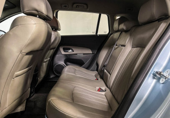 Подержанный автомобиль Chevrolet Cruze Wagon 2013 года (10 фото)