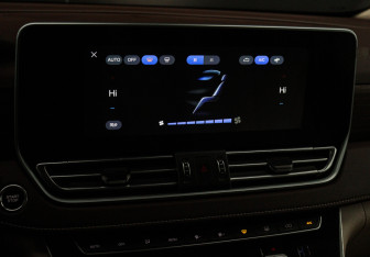 Подержанный автомобиль FAW Bestune M9 2023 года (19 фото)