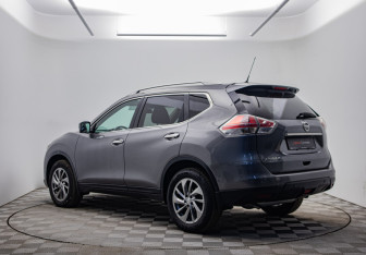 Подержанный автомобиль Nissan X-Trail 2016 года (7 фото)