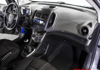 Подержанный автомобиль Chevrolet Aveo Sedan 2012 года (13 фото)