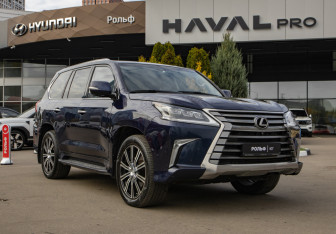 Подержанный автомобиль Lexus LX 2017 года (2 фото)
