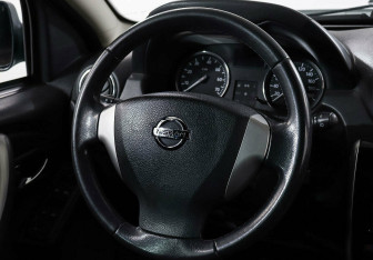 Подержанный автомобиль Nissan Terrano 2014 года (10 фото)