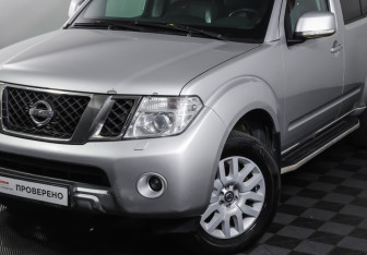 Подержанный автомобиль Nissan Pathfinder 2010 года (24 фото)