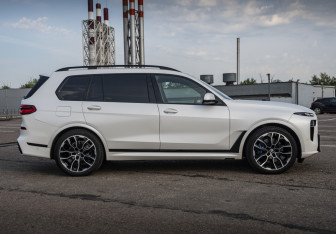 Подержанный автомобиль BMW X7 2024 года (4 фото)