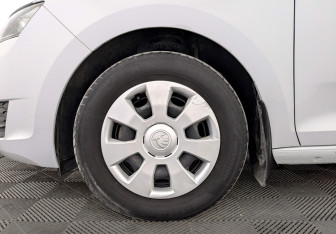 Подержанный автомобиль Skoda Rapid Liftback 2019 года (18 фото)