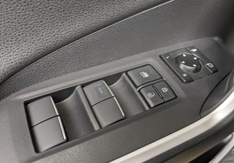 Подержанный автомобиль Toyota RAV4 2022 года (11 фото)