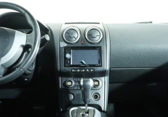 Подержанный автомобиль Nissan Qashqai 2008 года (15 фото)