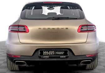 Подержанный автомобиль Porsche Macan 2016 года (6 фото)