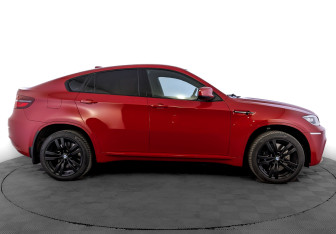 Подержанный автомобиль BMW X6 M 2011 года (3 фото)