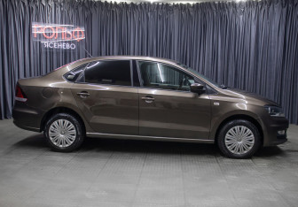 Подержанный автомобиль Volkswagen Polo Sedan 2015 года (4 фото)