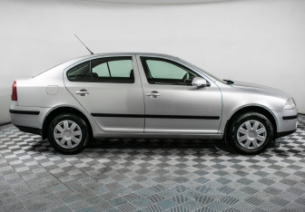 Подержанный автомобиль Skoda Octavia Liftback 2008 года (4 фото)