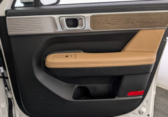 Подержанный автомобиль Hyundai Santa Fe 2024 года (25 фото)