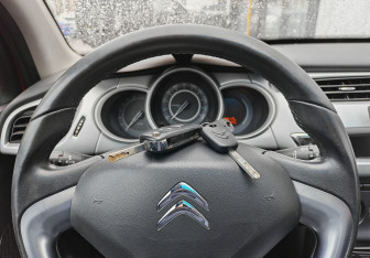 Подержанный автомобиль Citroen C3 Hatchback 2010 года (12 фото)