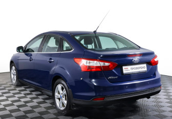 Подержанный автомобиль Ford Focus Sedan 2011 года (7 фото)