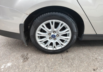 Подержанный автомобиль Ford Focus Wagon 2012 года (12 фото)