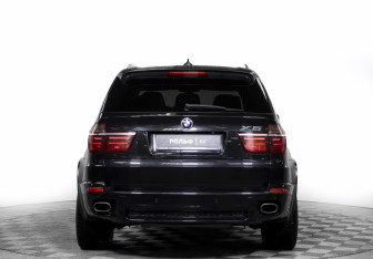 Подержанный автомобиль BMW X5 2009 года (6 фото)
