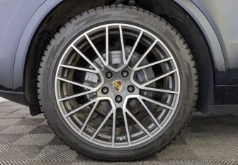 Подержанный автомобиль Porsche Cayenne 2021 года (12 фото)