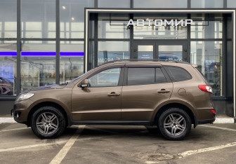 Подержанный автомобиль Hyundai Santa Fe 2012 года (8 фото)