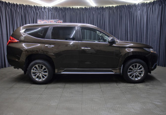 Подержанный автомобиль Mitsubishi Pajero Sport 2019 года (4 фото)