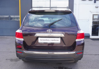 Подержанный автомобиль Toyota Highlander 2011 года (6 фото)