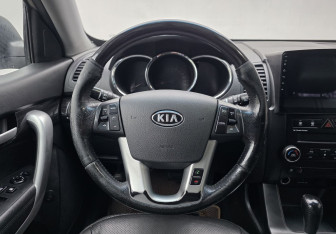 Подержанный автомобиль Kia Sorento 2010 года (12 фото)